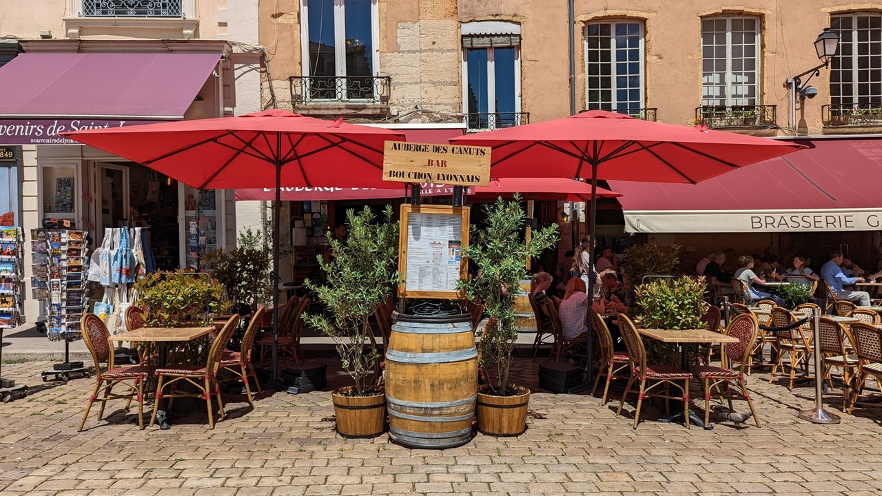 L Auberge Des Canuts Lyon Tourist Office L Auberge Des Canuts Lyon Tourist Office