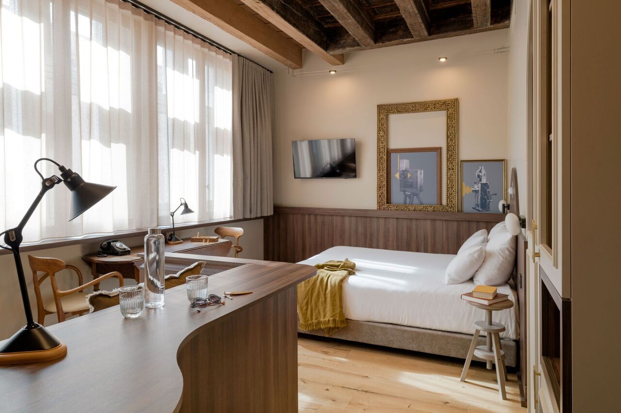 Copyright Sabine Serrad