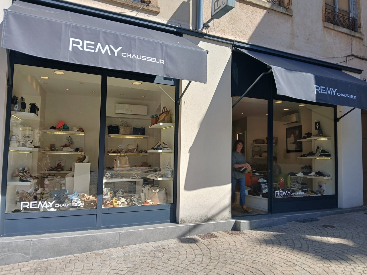 Copyright CentreNeuville