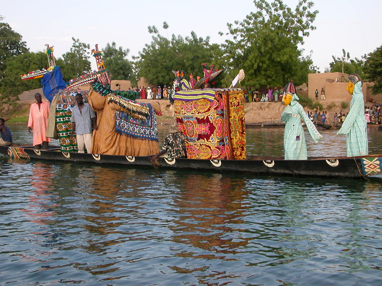 Copyright Sur le fleuve à Diakoro, le 8 mai 2003Photographie Albert Loeb© Albert Loeb