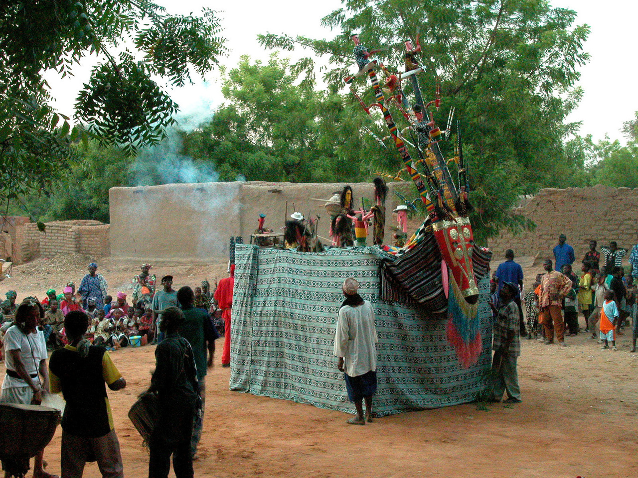 Copyright Kalaka, à Tiongoni, le 17 décembre 2002Photographie Albert Loeb © Albert Loeb