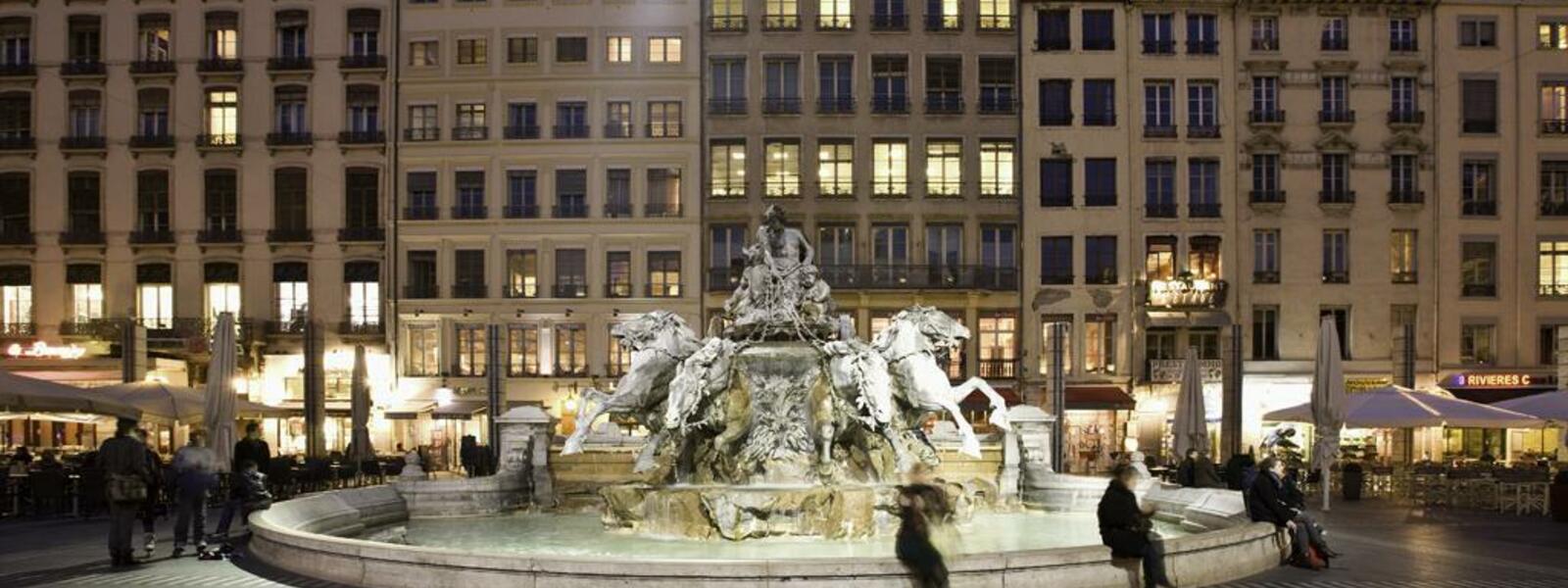 Lyon: La place des Terreaux privée de ses petites fontaines