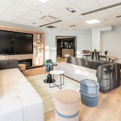 Salon lounge