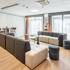 Salon lounge