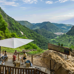 Bar éphémère au belvédère des Grottes du Cerdon