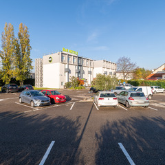 Façade & parking - B&B HOTEL Lyon Eurexpo Bron