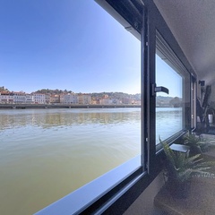 Sur l'eau : Péniche Mya'More_Sainte-Colombe