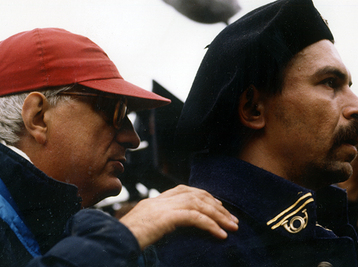 Copyright © Etienne George-Sygma-Little Bear / Bertrand Tavernier et Philippe Torreton sur le tournage de Capitaine Conan (1997)