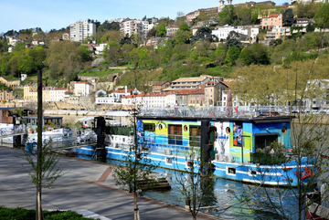 CABINE TIMONERIE STUDIO PENICHE CŒUR DE LYON BORD DE SAONE