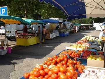 Marche Alimentaire De Charbonnieres Lyon France