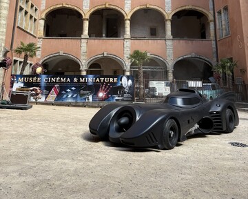 La Batmobile arrive au Mus&eacute;e Cin&eacute;ma & Miniature!_Lyon 5&egrave;me