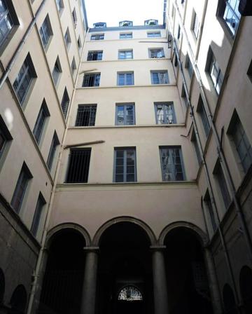 Traboule 21 rue Royale - 11 Quai Lassagne