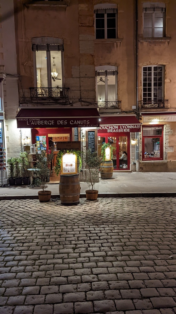 L Auberge Des Canuts Lyon Tourist Office L Auberge Des Canuts Lyon Tourist Office