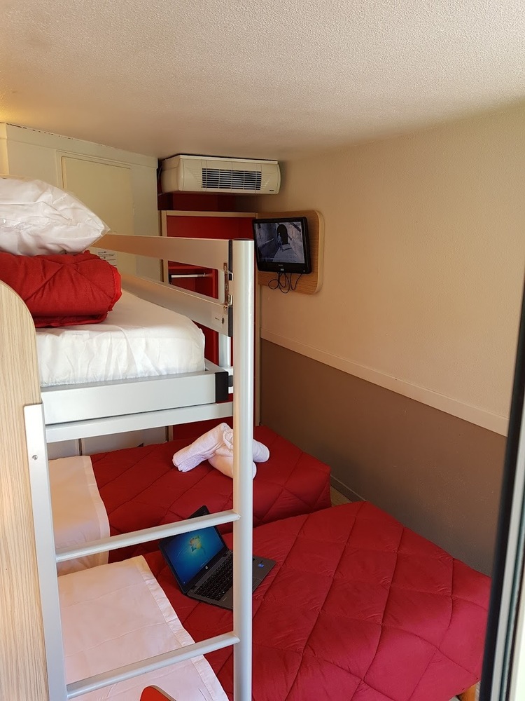 Copyright PREMIERE CLASSE TASSIN